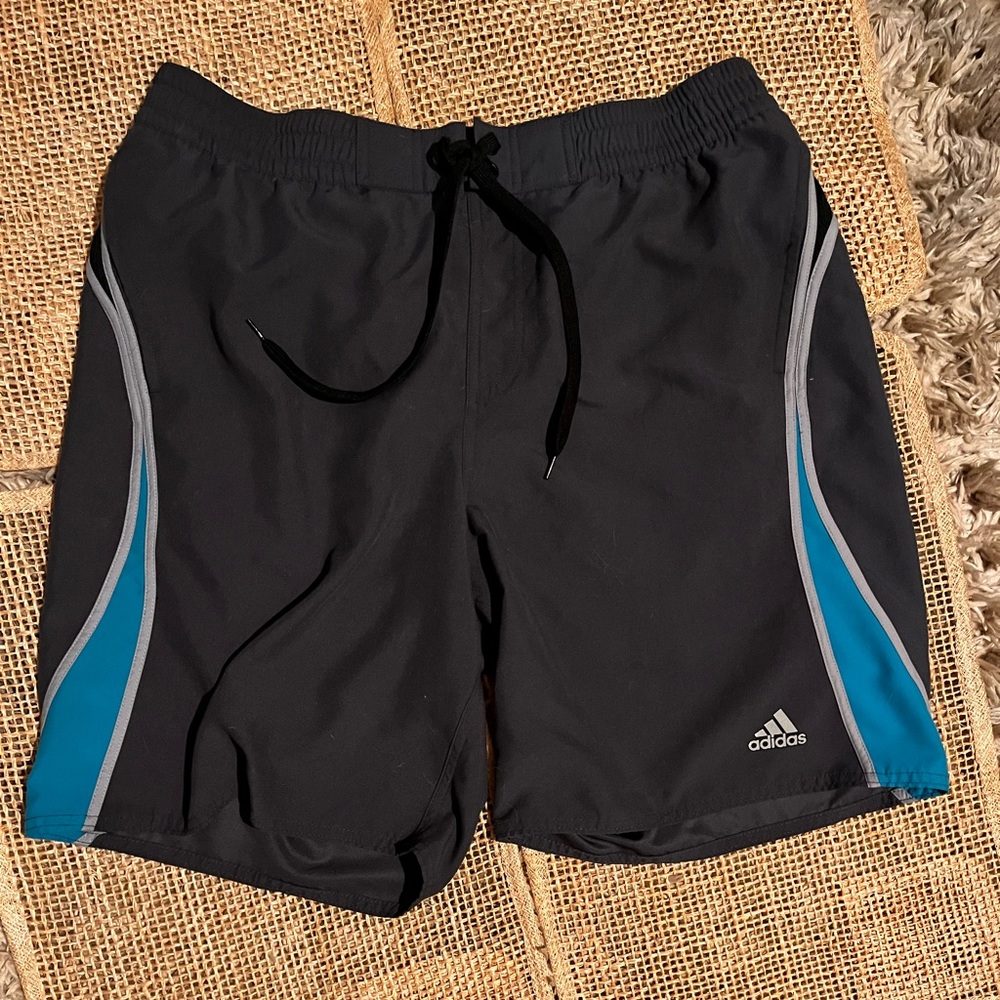 Men’s Adidas shorts/Size large